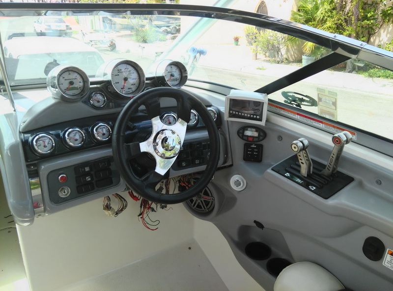 Cubierta trasera del MasterCraft X-80 lista para esquí acuático y wakeboard en el Caribe