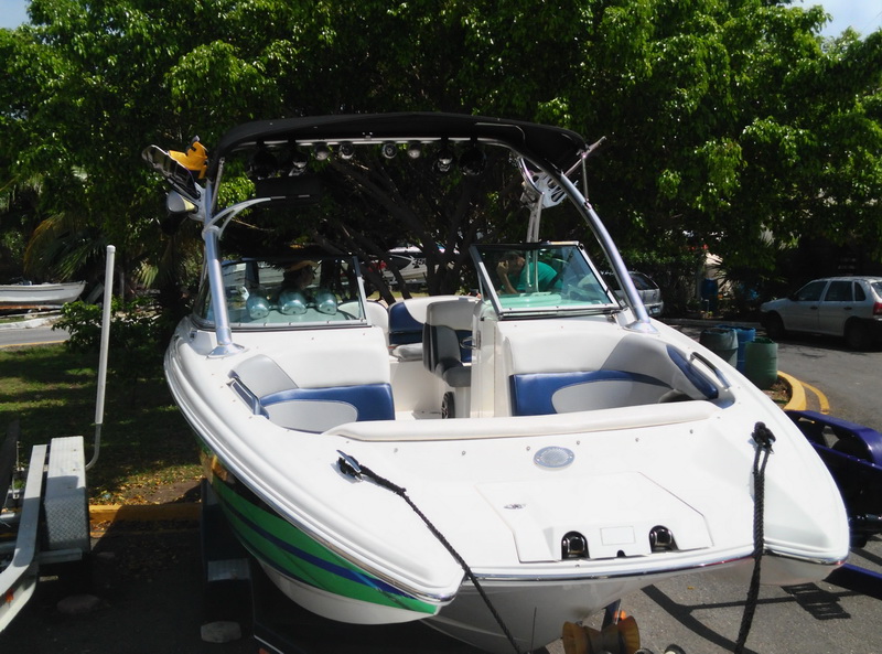 Esquí acuático con el MasterCraft X-80 en la laguna Nichupté de Cancún