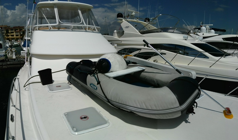 Salón de lujo del Riviera 51 pies con aire acondicionado y tres camarotes para pesca nocturna Cancún