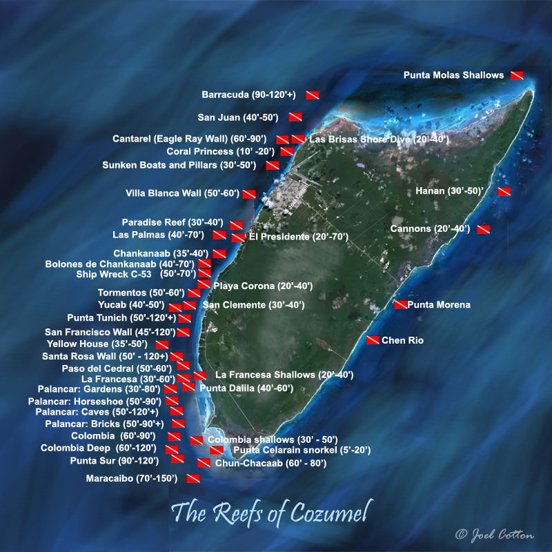 Mapa satelital titulado Los Arrecifes de Cozumel que etiqueta cada sitio de buceo con sus rangos de profundidad y banderas de buceo