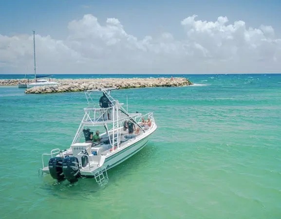 33 ft Piratas TOO open-aired boat at Puerto Aventuras — snorkel and party charter Riviera Maya for up to 24 people