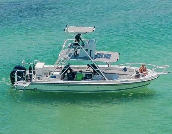 Piratas TOO 33 ft chic refit — padded seating, sound system and Bluetooth on board