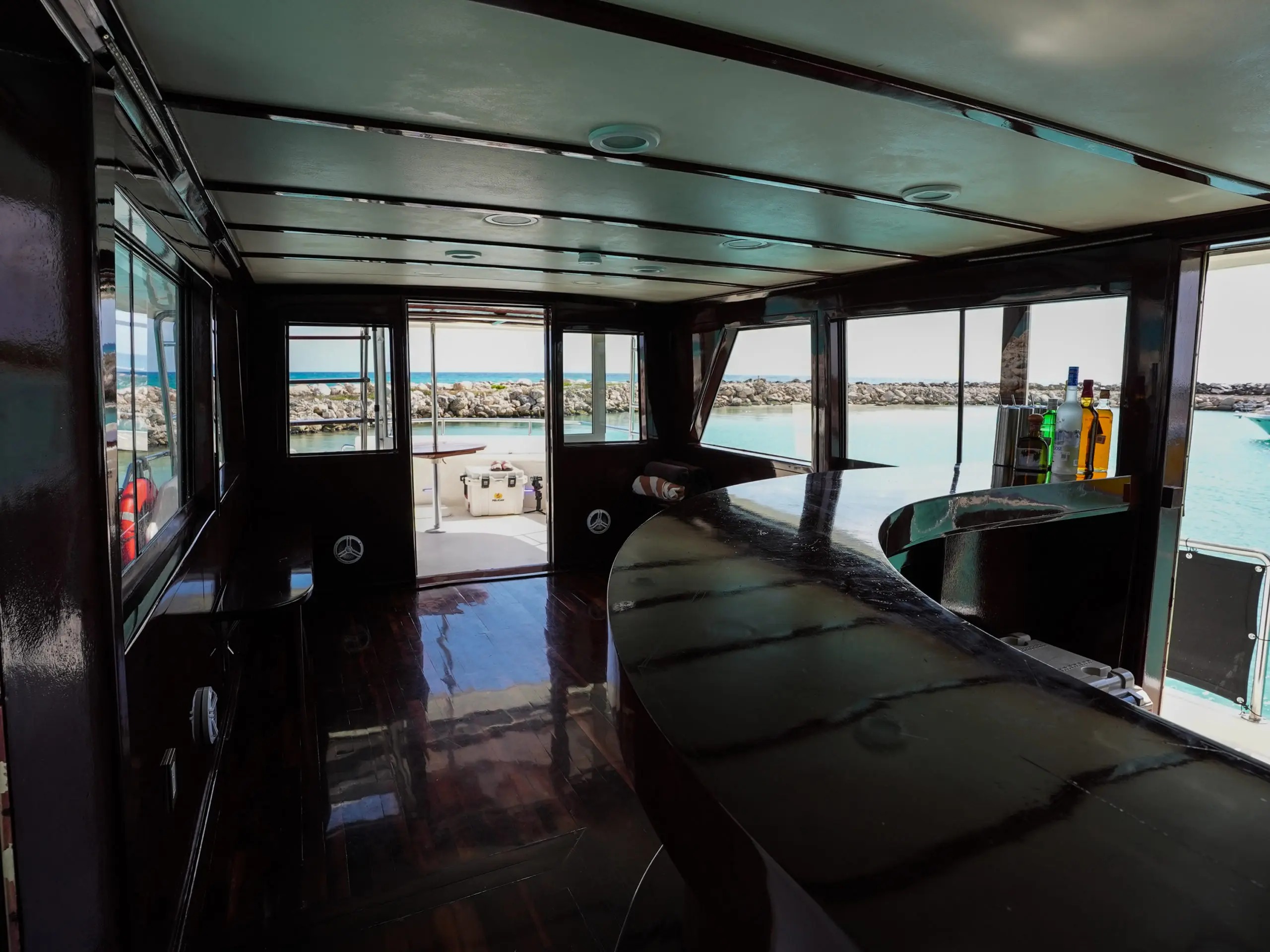 Dos Piratas 53-ft classic yacht anchored off the Riviera Maya coast