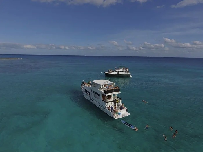 Piratas De Tejas 72-ft private yacht at Puerto Aventuras — photo 2