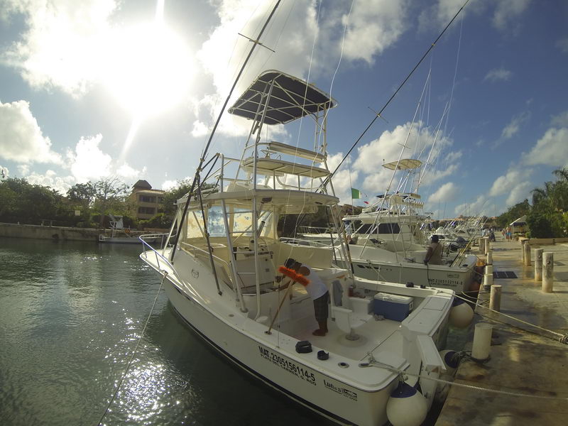 Ana Mary 32 ft sport fishing vessel Puerto Aventuras Playa del Carmen Caribbean fishing rental charter