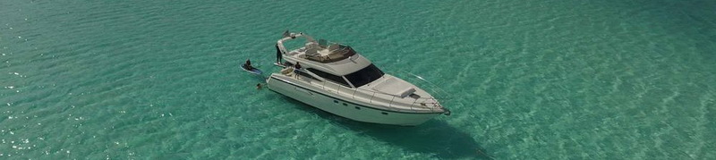 Azimut 48 vista exterior sobre el mar turquesa del Caribe
