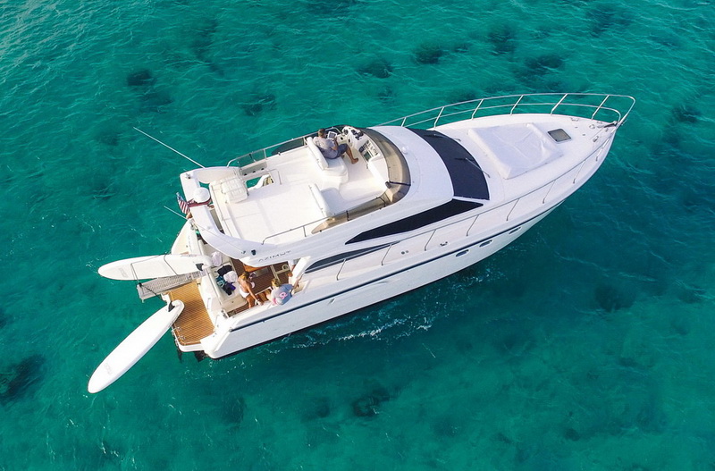 Azimut 48 sundeck y flybridge — panorama oceánico de 360°