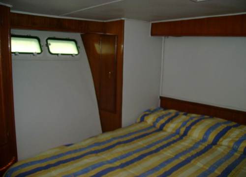 Querida del Mar 48 ft Hatteras berth cabin for overnight fishing charter Cancun Isla Mujeres